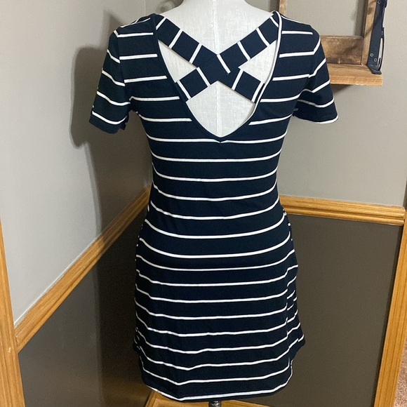Feager casual black & white striped short sleeve criss cross back dress size s - Picture 5 of 8